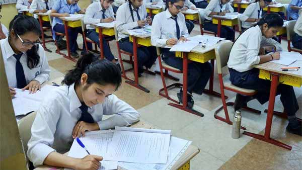 సీబీఎస్ఈ 12 పరీక్షలు రద్దు..