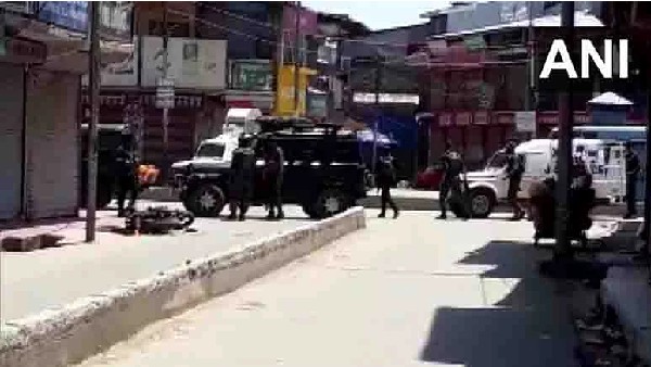 2 Cops, 2 Civilians Killed in Terrorist Attack in Jammu Kashmir’s Sopore 2 Cops, 2 Civilians Killed in Terrorist Attack in Jammu Kashmir’s Sopore