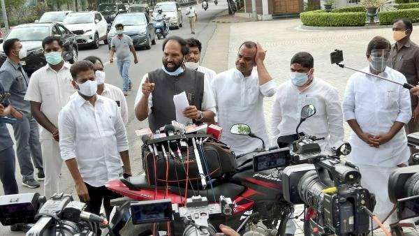 రోజుకు కోటి టీకాలు ఇవ్వండి.. కేంద్రానికి టీ కాంగ్రెస్ లేఖ..