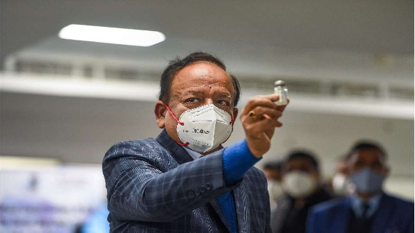 Covishield Dose Gap Controversy: Health Minister Harsh Vardhan Clarification Covishield Dose Gap Controversy: Health Minister Harsh Vardhan Clarification