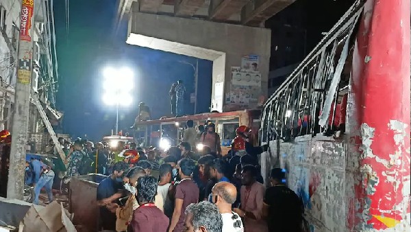 Three dead, 40 injured in Dhaka explosion Three dead, 40 injured in Dhaka explosion