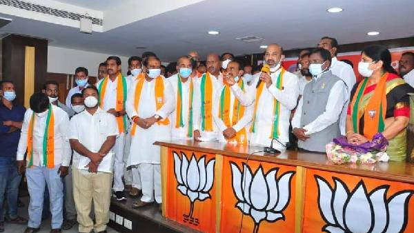 Sacked Telangana minister Eatala Rajender attend BJP meeting at State office in Hyderabad Sacked Telangana minister Eatala Rajender attend BJP meeting at State office in Hyderabad