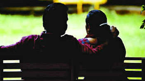 ఆంటీకి వయసులో ఉన్న ప్రియుడు