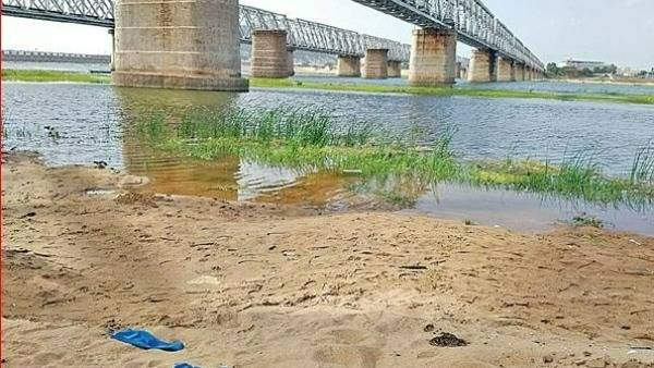 యువకుడ్ని కట్టేసి.. యువతిపై గ్యాంగ్రేప్