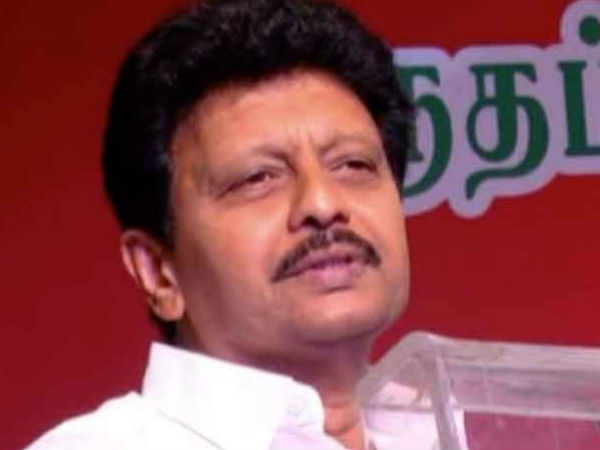 చీలిపోయిన మన్నార్ గుడి ఫ్యామిలీ