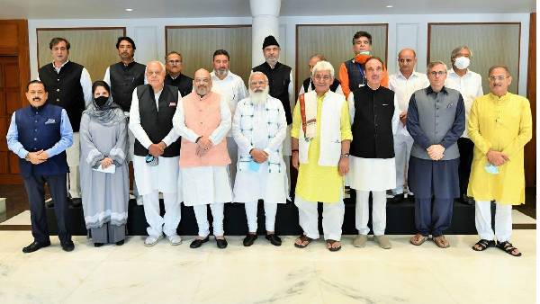 pm modis meeting with gupkar alliance leaders begins, 14 members attended pm modis meeting with gupkar alliance leaders begins, 14 members attended
