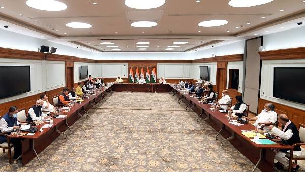 pm modis meeting with gupkar alliance leaders begins, 14 members attended pm modis meeting with gupkar alliance leaders begins, 14 members attended