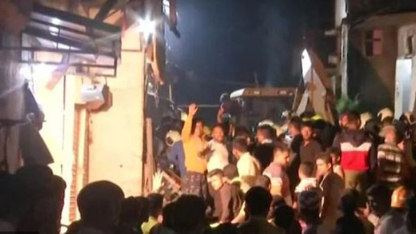 Mumbai: 9 dead after 4-storey building in Malvani collapses Mumbai: 9 dead after 4-storey building in Malvani collapses
