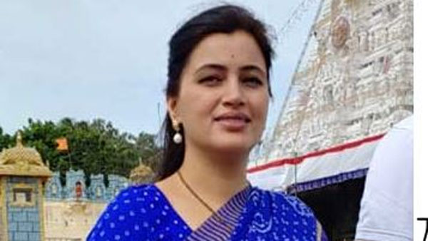 I wants to serve telugu people: MP Navneet Kaur visits tirumala temple I wants to serve telugu people: MP Navneet Kaur visits tirumala temple