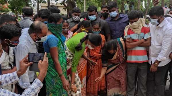 Telangana: YS Sharmila meet farmers at Parigi and demand to purchase soaked paddy with MSP Telangana: YS Sharmila meet farmers at Parigi and demand to purchase soaked paddy with MSP