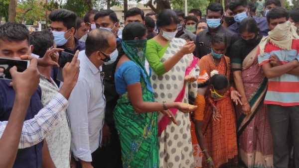 Telangana: YS Sharmila meet farmers at Parigi and demand to purchase soaked paddy with MSP Telangana: YS Sharmila meet farmers at Parigi and demand to purchase soaked paddy with MSP