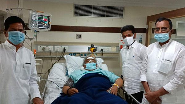 వీహెచ్ను పరామర్శ