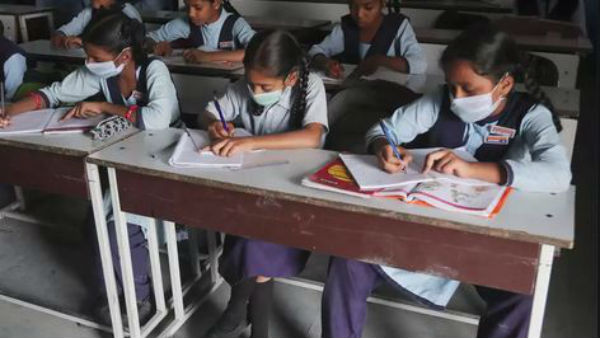 టీసీ పేరుతో ఫీజు వేధింపులు