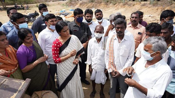 మోదీ పథకాన్ని తిట్టిన నోరేనా..