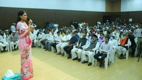 షర్మిలతో టచ్ లో సీనియర్ నేతలు..