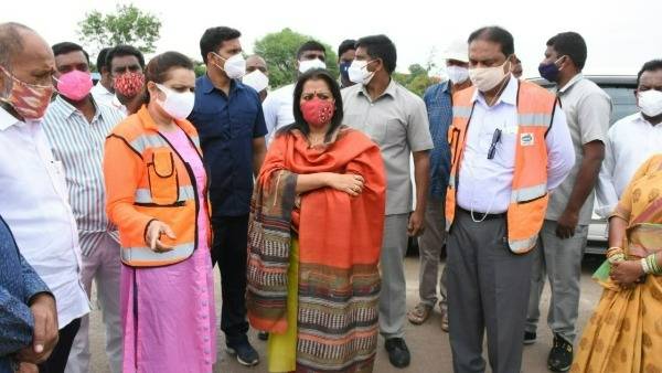 అన్ని శాఖలు అలెర్ట్.. లోతట్టు ప్రాంతాలను ముంపుకు గురికాకుండా చర్యలు చేపడతామన్న మేయర్..