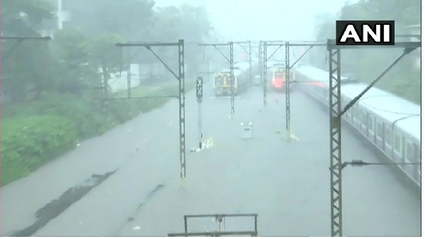Waterlogging at several places as heavy rain lashes Mumbai Waterlogging at several places as heavy rain lashes Mumbai
