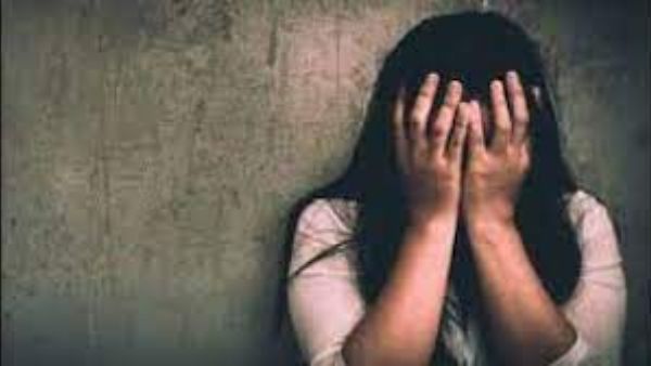 సోషల్ మీడియాలో ధూషించిన సలీం...