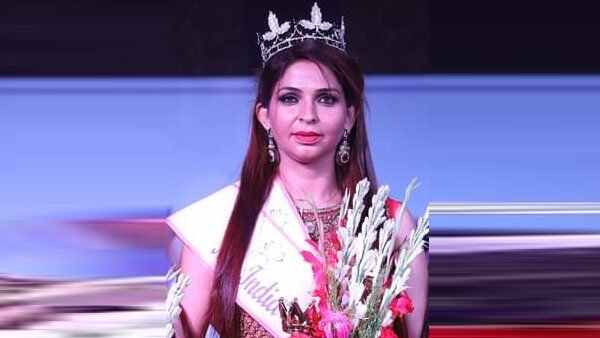 కిలాడీ మిసెస్...... టైమ్ బ్యాడ్ తో అరెస్టు