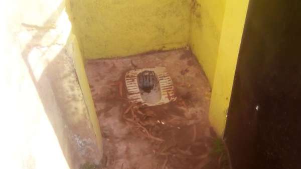 యూపీ స్కూళ్లలో అధ్వాన్నంగా మరుగుదొడ్లు