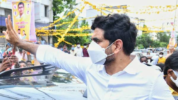 మోడీ కనిపిస్తే చాలు కేసుల మాఫీ కోసం కాళ్ళు పట్టుకునే జగన్ పార్టీ నేతలు