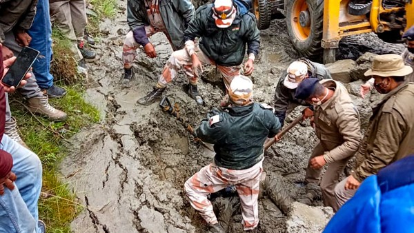హిమాచల్ప్రదేశ్లో కుండపోత వర్సాలు, 14 మంది మృతి, రెడ్ అలర్ట్