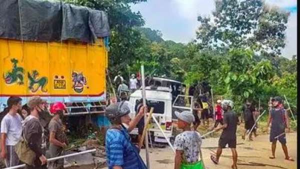 కొట్టుకు చస్తున్న రాష్ట్రాలు.. కేంద్రం వేడుక?