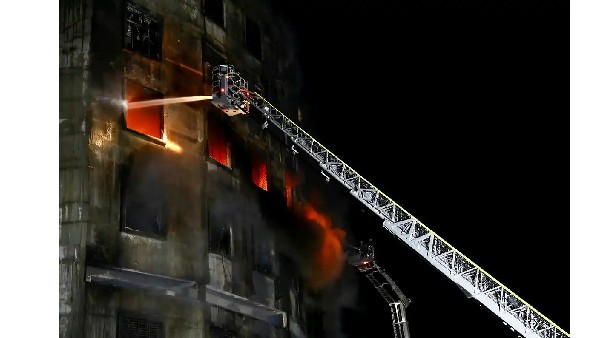 మొదట గ్రౌండ్ ఫ్లోర్లో చెలరేగిన మంటలు...