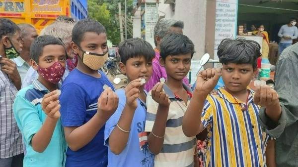 5 పైసల నాణేలు తీసుకొచ్చినా.. బిర్యానీ ఇవ్వలేదంటూ జనం గగ్గోలు..