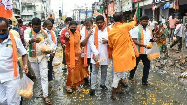 వరంగల్ చౌరస్తా నుండి బస్సు స్టాండ్ వరకు అధ్వాన్నంగా పైప్ లైన్ పనులు
