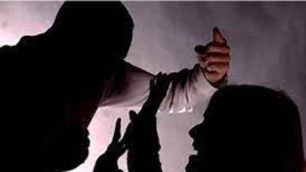 రూ. 7 లక్షలు వసూలు