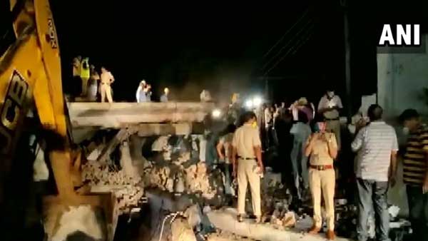 Three-storey building collapses in Gurugram, 1 dead Three-storey building collapses in Gurugram, 1 dead