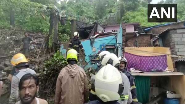 Mumbai rains: 11 people killed after a wall collapse in Chembur due to a landslide Mumbai rains: 11 people killed after a wall collapse in Chembur due to a landslide