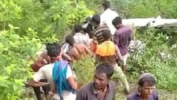 chopper crash in Jalgaon: 1 dead, 1 injured, Probe Underway. chopper crash in Jalgaon: 1 dead, 1 injured, Probe Underway.