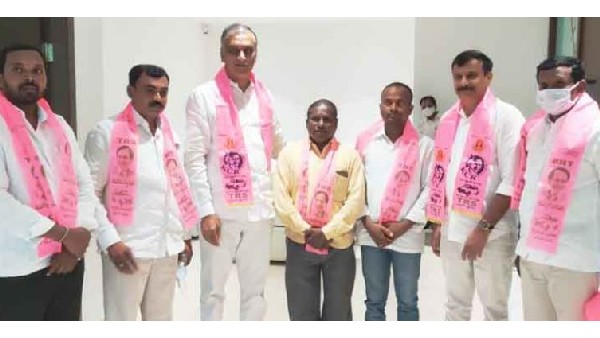 Two Dubbaka municipal councillors rejoined TRS today after yesterday joining in BJP. Two Dubbaka municipal councillors rejoined TRS today after yesterday joining in BJP.