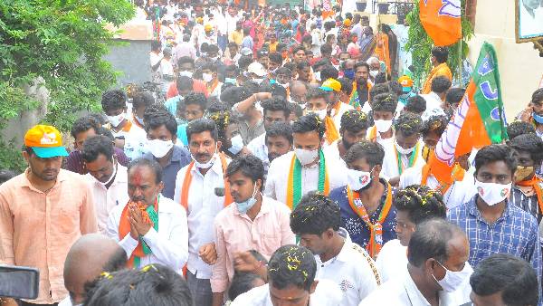 కేసీఆర్కు మనిషి కాదు.. ఓటే కనిపిస్తుంది..