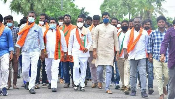 ఈటల త్వరగా కోలుకోవాలని బీజేపీ శ్రేణుల పూజలు