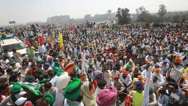 Farmers protest: Delhi Police Ups Security Ahead of Farmers March to Parliament. Farmers protest: Delhi Police Ups Security Ahead of Farmers March to Parliament.