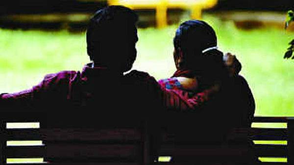 ఇంటికి టీ తాగడానికి పిలిచి ఏం చేశాడంటే ?