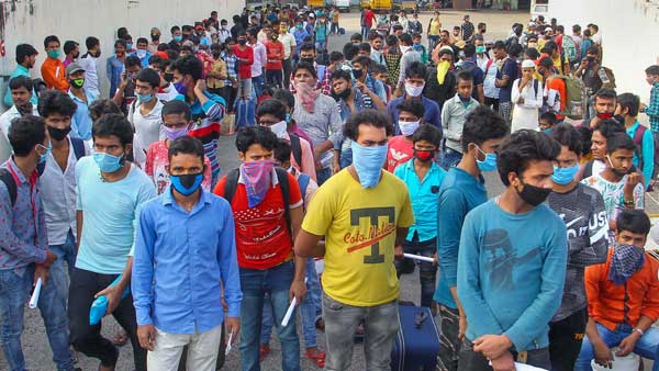 Unemployed people protest in Vijayawada on the job calendar .. Arrested by the police Unemployed people protest in Vijayawada on the job calendar .. Arrested by the police