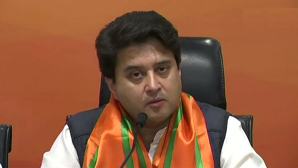 మాధవరావు మరణాంతరం రాజకీయాల్లోకి జ్యోతిరాదిత్య సింధియా..