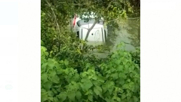 A car fell into a well in Karimnagar .. Five members missing, rescue team in the field A car fell into a well in Karimnagar .. Five members missing, rescue team in the field