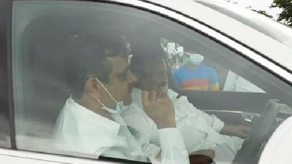 former mp konda vishweshwar reddy meets eatala rajender. former mp konda vishweshwar reddy meets eatala rajender.