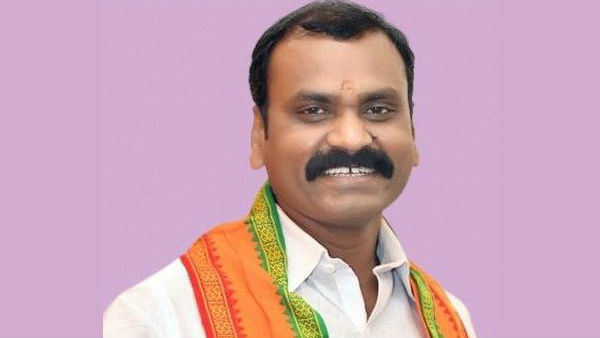 చిత్తుగా ఓడిపోయినా..... ఆ నలుగురిని గెలిపించాడు