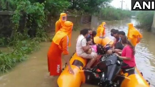 Maharashtra Rains: PM Modi Speaks to cm Uddhav Thackeray, Assures centre Support Maharashtra Rains: PM Modi Speaks to cm Uddhav Thackeray, Assures centre Support