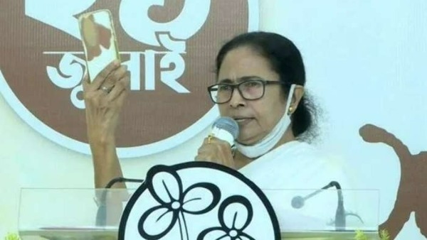 మోదీకి భయపడి ఫోన్కు ప్లాస్టర్