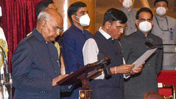 pm modi Cabinet reshuffle: Mansukh Mandaviya gets Health Ministry, New portfolios list pm modi Cabinet reshuffle: Mansukh Mandaviya gets Health Ministry, New portfolios list