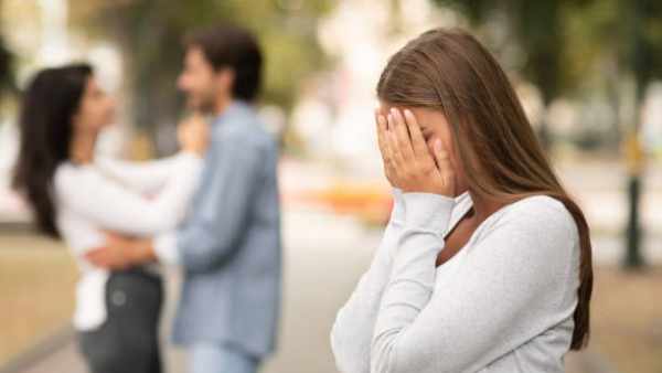 నగలు సర్దుకుని చెక్కేసిన భార్య