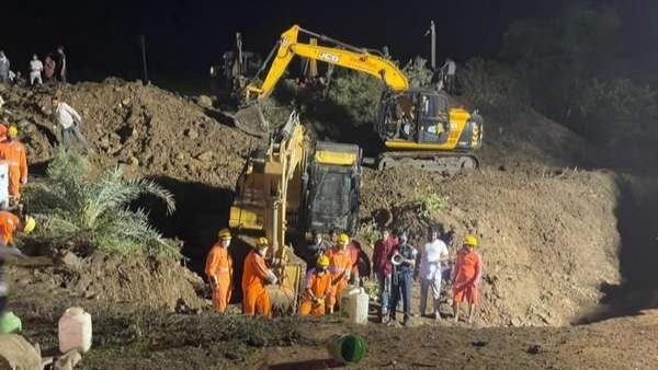 4 people dead after 40 people fell into a well in Madhya pradesh,Rescue operations o 4 people dead after 40 people fell into a well in Madhya pradesh,Rescue operations o