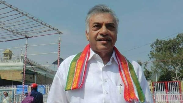చంద్రబాబుకు తెలుగు భాష గురించి మాట్లాడే హక్కు లేదు: యార్లగడ్డ